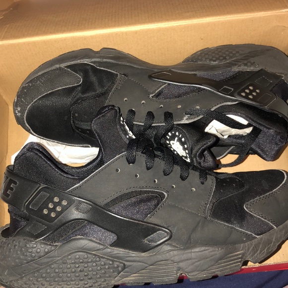 nike huarache le blackout